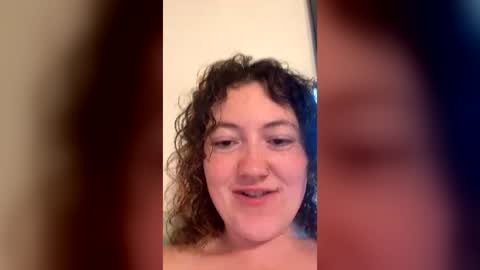 Snapshot of curliegirlee chatting on 06.15.26 curliegirlee online show from 06.15.26