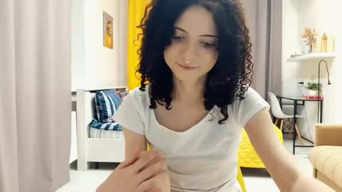 Snapshot of curlixiee chatting on 06.21.26 Kira online show from 06.21.26