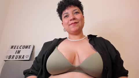 Snapshot of curly_cam_queen chatting on 02.08.25 Bruna online show from 02.08.25