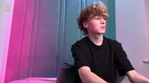 Snapshot of curlytwinkboy chatting on 09.19.25 KEVIN online show from 09.19.25