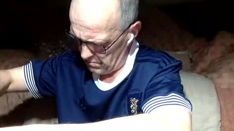 curvelover1977 online show from 11.11.25