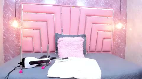 Alyanna  online show from 11.13.25