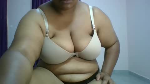 Essie online show from 02.25.25