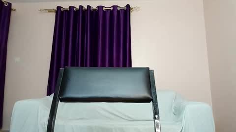 Essie online show from 09.09.25