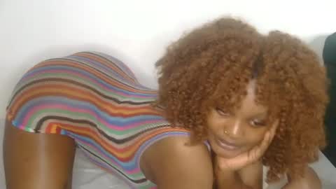 Snapshot of curvy_vee chatting on 07.08.26 vee online show from 07.08.26