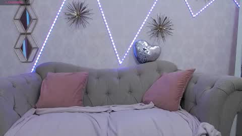 Snapshot of curvyaleya chatting on 09.18.25 Aleya online show from 09.18.25