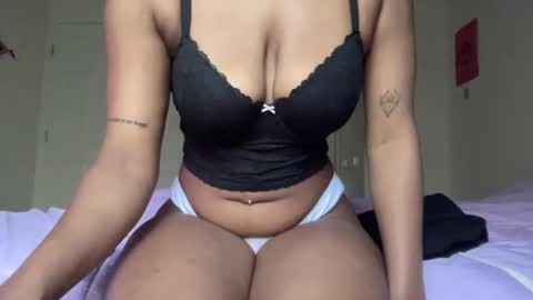 Snapshot of curvycutie1818 chatting on 01.09.25 Curvycutie18 online show from 01.09.25