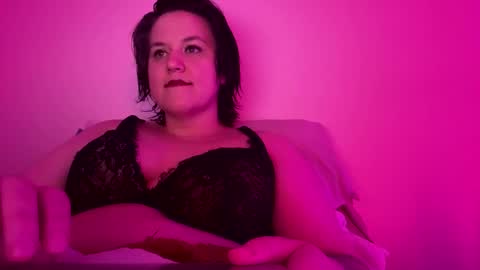 Snapshot of curvyflora chatting on 02.22.25 CurvyFlora online show from 02.22.25