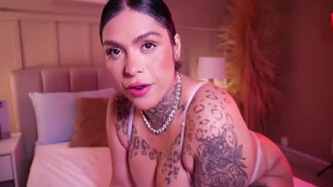 Snapshot of curvyliciouss chatting on 06.19.26 Samantha online show from 06.19.26