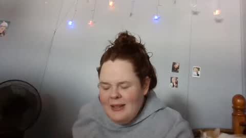 dahlia -kim online show from 02.20.25