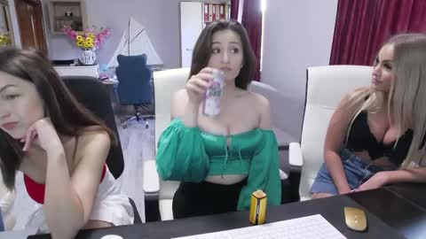 Snapshot of cute00kiara chatting on 05.21.26 and follow twittercute00kiara2 online show from 05.21.26