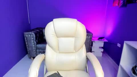 Snapshot of cute_cinnamon chatting on 12.04.25 Abby online show from 12.04.25