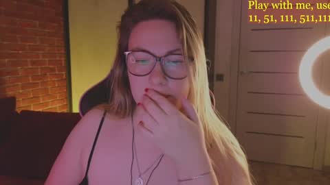 Everyday stream in the same time online show from 12.13.24