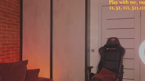 Everyday stream in the same time online show from 01.22.25