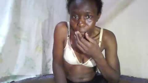 Snapshot of cute_divah4 chatting on 10.07.25 cute_divah4 online show from 10.07.25
