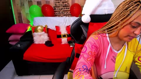    Independent Model online show from 12.24.24