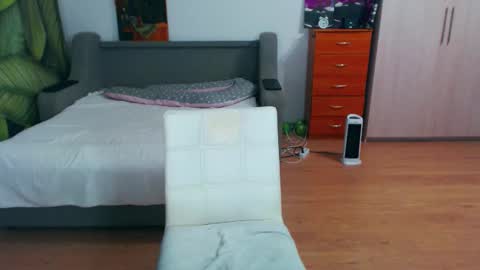 cute_jes online show from 12.20.25