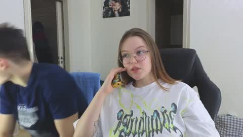 Snapshot of cute_junk chatting on 12.28.24 Kite and Jack online show from 12.28.24