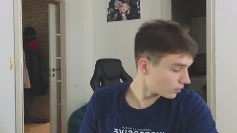 Snapshot of cute_junk chatting on 12.28.24 Kite and Jack online show from 12.28.24