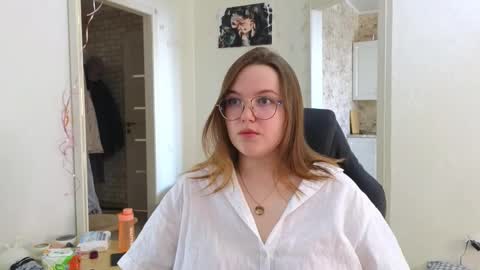 Snapshot of cute_junk chatting on 02.28.25 Kite and Jack online show from 02.28.25