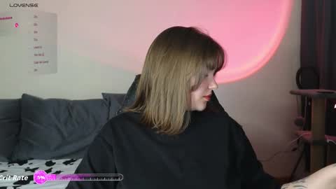 Snapshot of cute_junk chatting on 11.03.25 Kite and Jack online show from 11.03.25