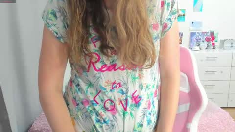 Snapshot of cute_kate0 chatting on 09.17.25 cute_kate0 online show from 09.17.25