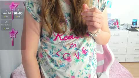 Snapshot of cute_kate0 chatting on 10.05.25 cute_kate0 online show from 10.05.25