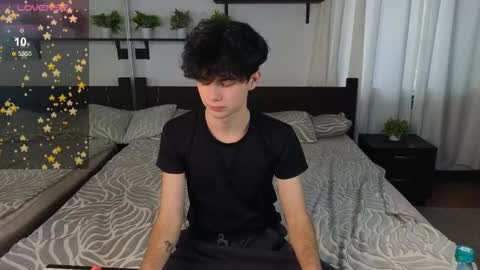 Snapshot of cute_mikex chatting on 10.20.25 Mike online show from 10.20.25