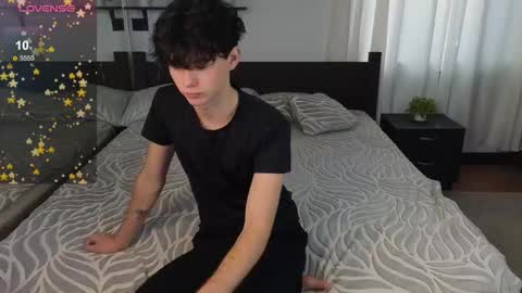 Snapshot of cute_mikex chatting on 10.21.25 Mike online show from 10.21.25