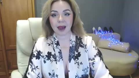 Snapshot of cute_phoenix chatting on 06.19.26 cute_phoenix online show from 06.19.26