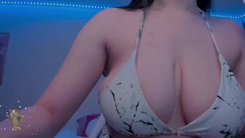 Snapshot of cute_redface_ chatting on 12.11.24 Bb online show from 12.11.24