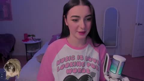 Snapshot of cute_redface_ chatting on 12.12.24 Bb online show from 12.12.24