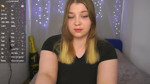 Snapshot of cute_sharloti chatting on 04.23.26 Sasha online show from 04.23.26