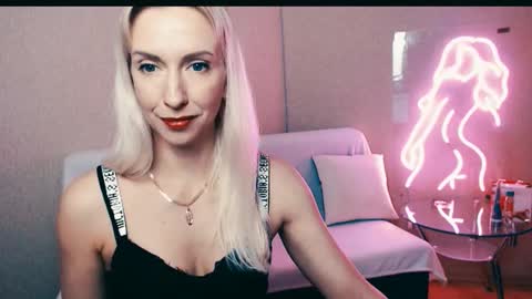 cute_smile_shy online show from 11.04.25