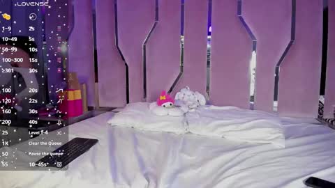 Snapshot of cute_stoone chatting on 12.30.24 SOLEI online show from 12.30.24