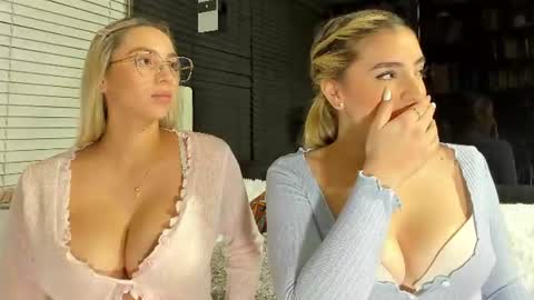 Snapshot of cuteanddesesperate chatting on 06.25.26 WANNA SEE MORE OF TWINS online show from 06.25.26