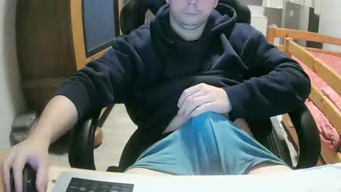 Snapshot of cuteboy090 chatting on 10.01.25 Cuteboy090 online show from 10.01.25