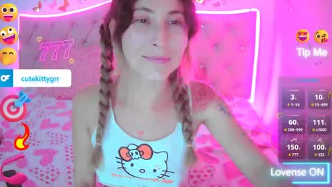 Snapshot of cuteee_kitty chatting on 05.29.26 Kitty online show from 05.29.26