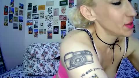 Snapshot of cutefemme chatting on 02.04.26 Bella online show from 02.04.26