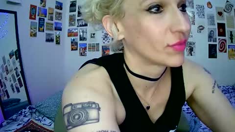 Snapshot of cutefemme chatting on 02.08.26 Bella online show from 02.08.26