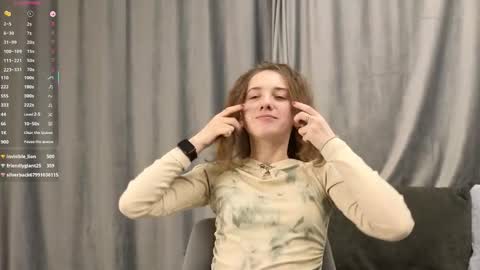 Snapshot of cutelunette chatting on 12.13.25 Ellen online show from 12.13.25