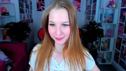 Snapshot of cutemousee chatting on 12.20.24 Rina online show from 12.20.24