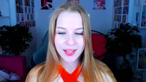 Snapshot of cutemousee chatting on 12.24.24 Rina online show from 12.24.24