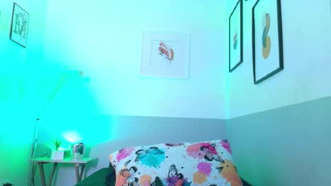 cutepetitee online show from 11.18.25