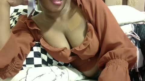 Snapshot of cutermilly chatting on 12.24.24 cutermilly online show from 12.24.24