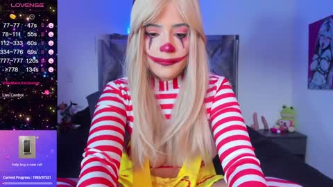 Snapshot of cutesarah_10 chatting on 12.01.24 cutesarah_10 online show from 12.01.24