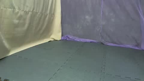 cutetinyasian143_ online show from 10.14.25