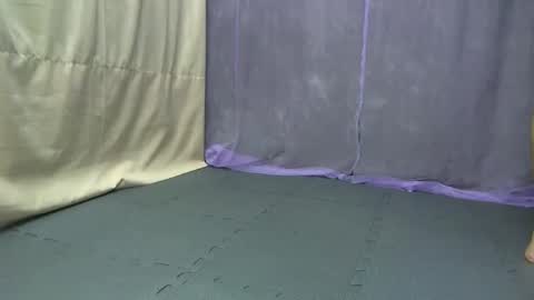 cutetinyasian143_ online show from 10.30.25