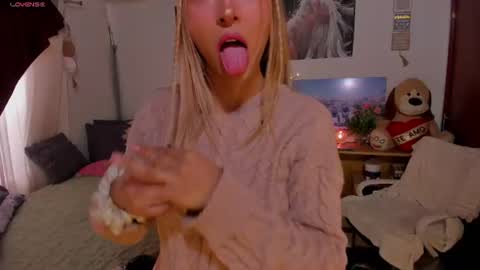 cuteweed420 online show from 06.25.26