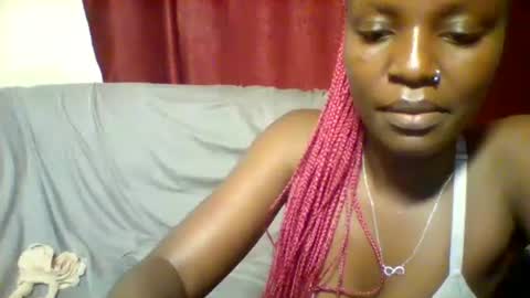 Snapshot of cutey_lunar chatting on 02.11.25 cutey_lunar online show from 02.11.25